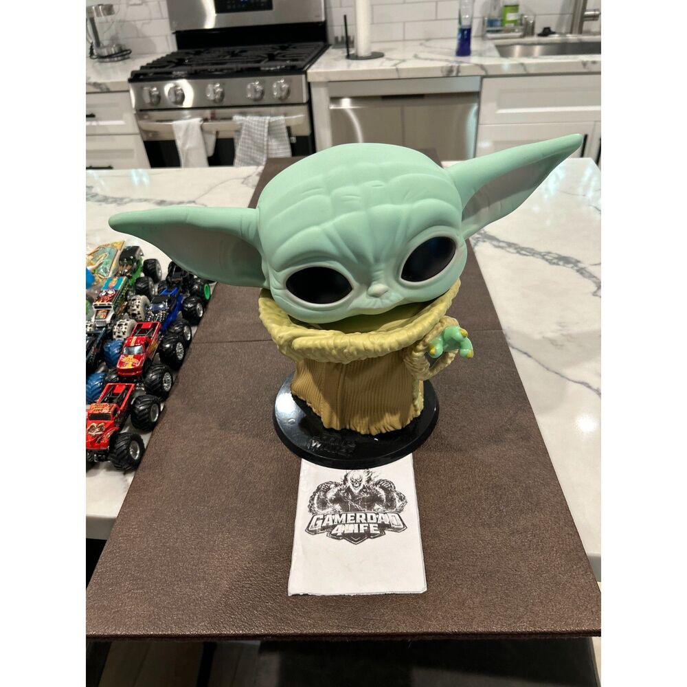 Funko Pop The Child 10-inch #368 Jumbo Baby Yoda Mandalorian Grogu Star Wars